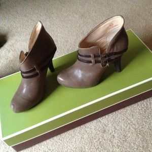 New FarylRobin boots. Dark grey-taupe color.