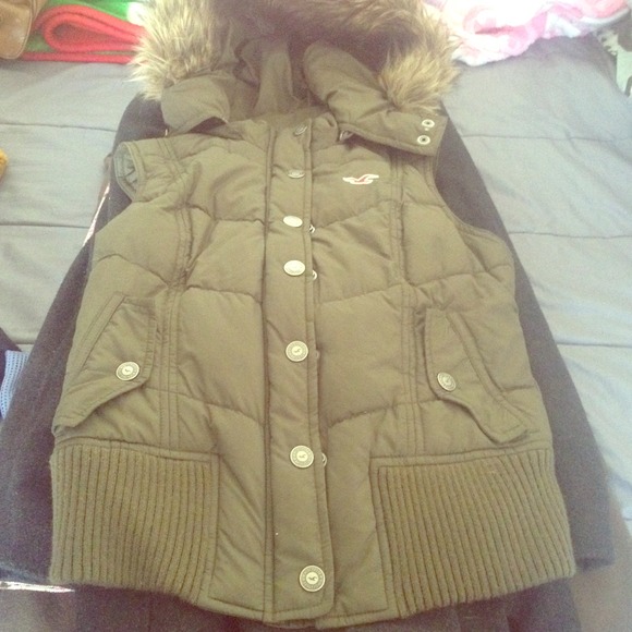 HOLLISTER WINTER VEST