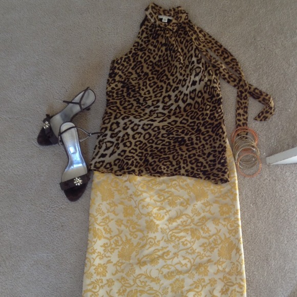 Banana Republic jacquard skirt. Gold.