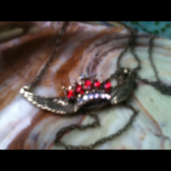 Ruby stoned crown winged necklace