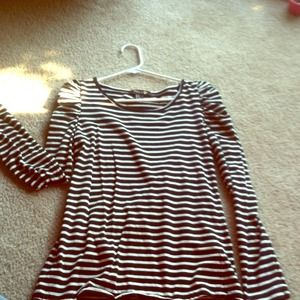 Ruffled shoulder stripped long sleeved shirt.❄️