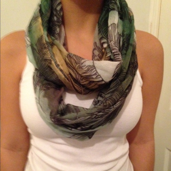 Flattering Infinity Scarf!!! - Picture 2 of 3