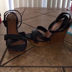 🌟🌟Reduced🌟🌟 Wedges!!