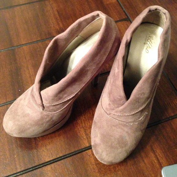 Lt brown suede bootie platform heel