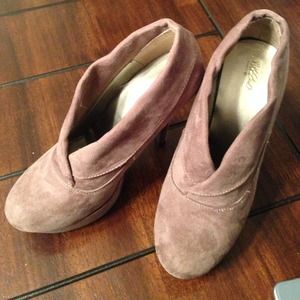 Lt brown suede bootie platform heel