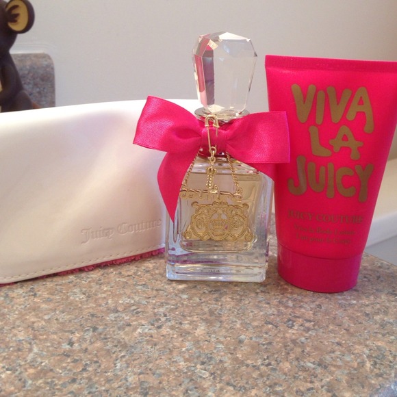 Viva la Juicy fragrance, lotion and carrying case