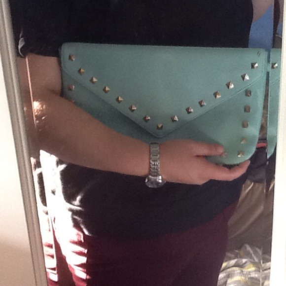 ❌sold❌large mint studded clutch NWOT - Picture 4 of 4