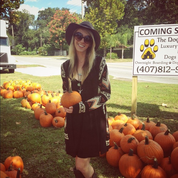 meet your seller! and happy fall to all! 😘🎃👻