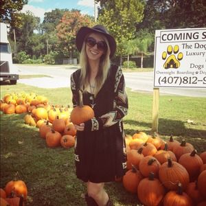 meet your seller! and happy fall to all! 😘🎃👻