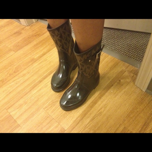 Michael Kors Rain Boots - Picture 4 of 4