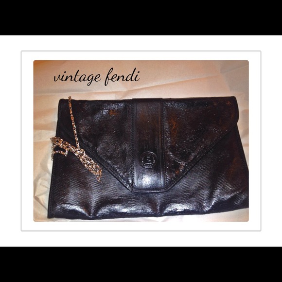 🔴Sold on threadflip 🔴Vintage fendi -7.5 x5.5.