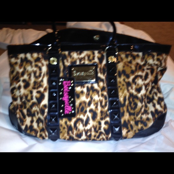 🔴Sold on threadflip 🔴Betsyville leopard