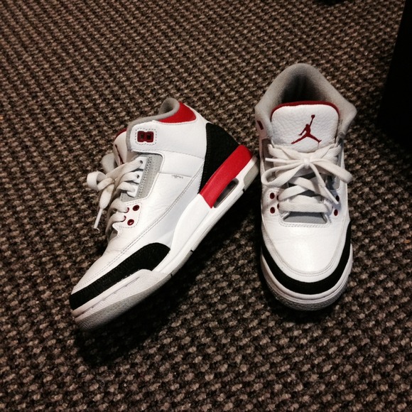 Fire Red 3s 🔥🔥🔥 - Picture 2 of 3