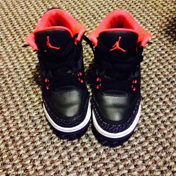 Crimson 3s - Picture 4 of 4