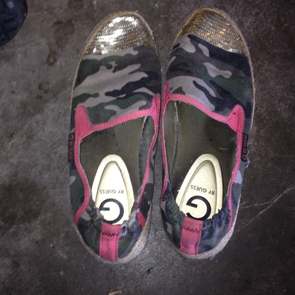 Authentic guess camera shoes