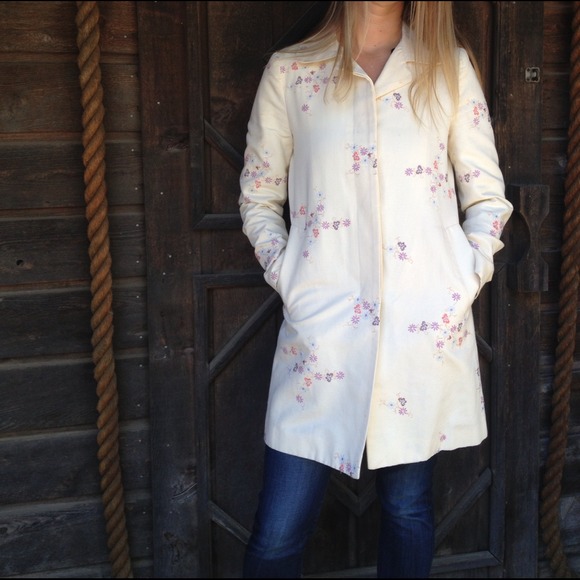 πHOST PICKπCream coat - Picture 2 of 4