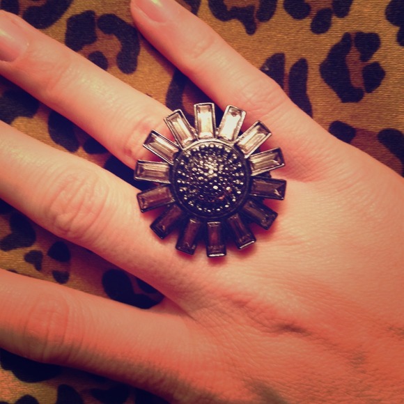 ❌sold in bundle❌🌻Sunflower cocktail ring🌻
