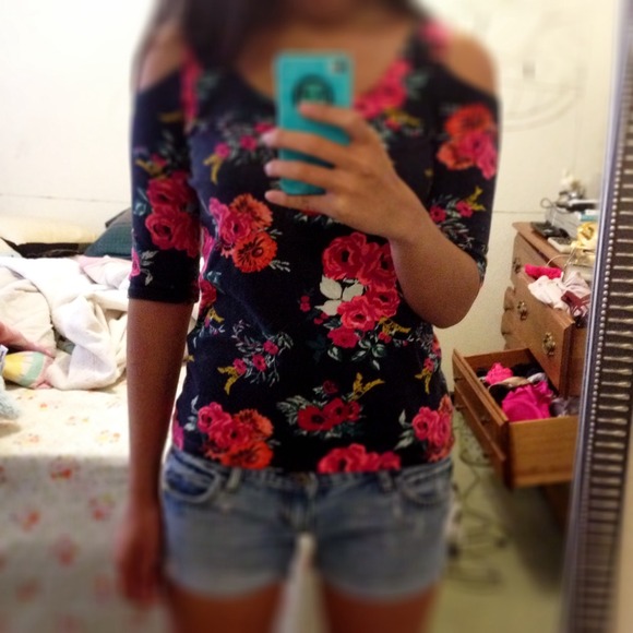 🔺TRADED🔻Cute Floral Pattern Shirt