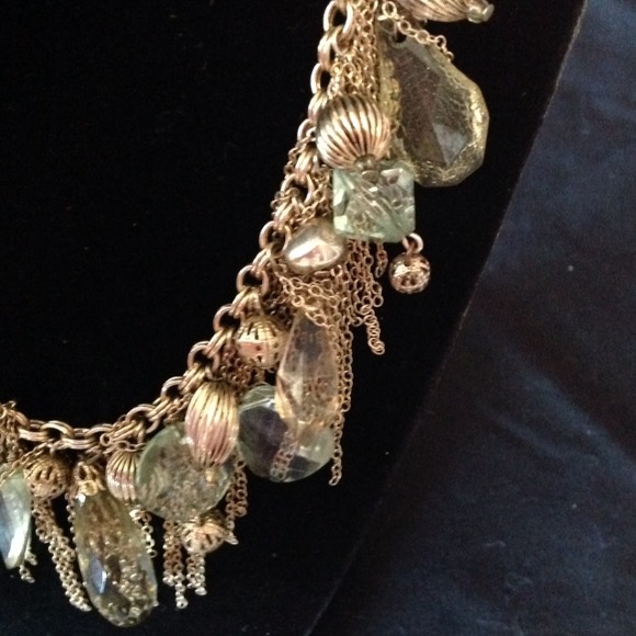 Gold tone necklace.🎀🎀NO LONGER AVAILABLE🎀🎀 - Picture 2 of 3