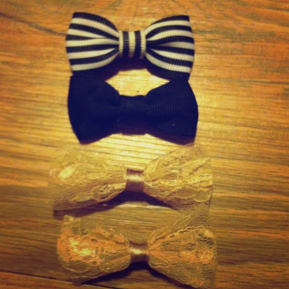 4 bow hair clips