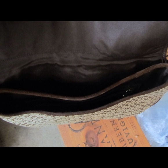 💯% authentic Brown and tan COACH purse!! - Picture 3 of 4