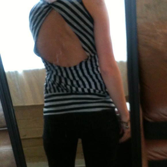 Guess backless grey and black striped top - Picture 2 of 2