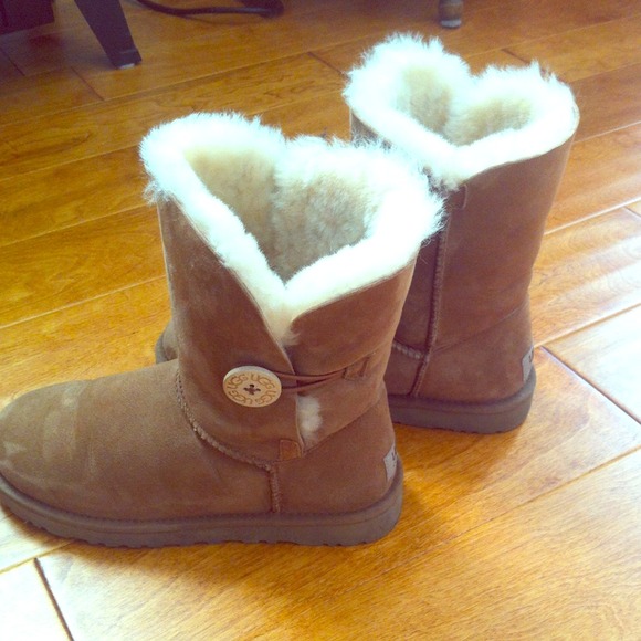 Uggs CAN SHIP THIS WEEK