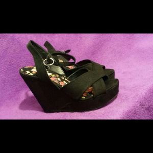 Qupid Black Suede Wedges