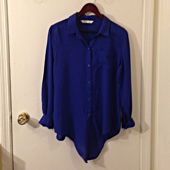 Sold in bundle 🎉Host Pick🎉Blue tie button down - Picture 3 of 4