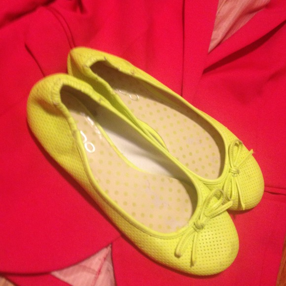 ALDO Neon flats Size 7