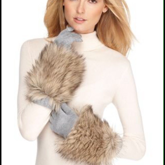 MICHAEL Michael Kors Accessories - 🎈🎉HP👍  NWT MK faux fur gloves with texting slit