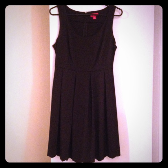 BLACK DRESS