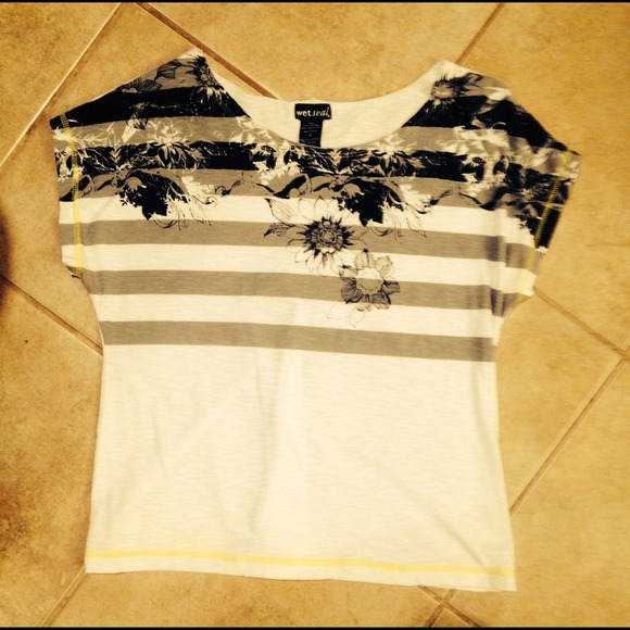 Bundle: Wetseal (small), 2 Abercrombie skirts Sz 0 - Picture 2 of 4