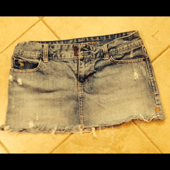 Bundle: Wetseal (small), 2 Abercrombie skirts Sz 0 - Picture 4 of 4