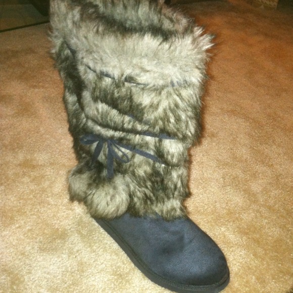 Never Worn Boots with Faux Fur
