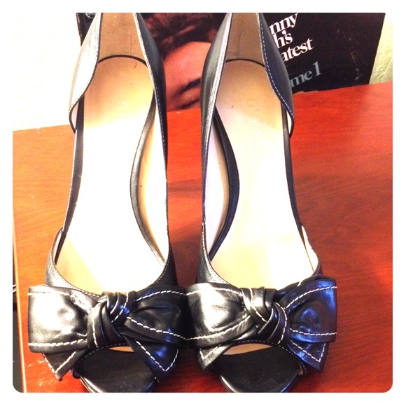 Classy Black Guess Heels