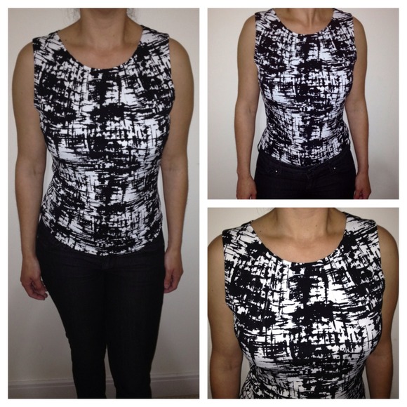 ⚡COMING SOON⚡CALVIN KLEIN BLACK AND WHITE TOP