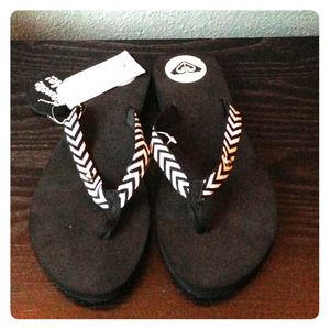 Chevron Roxy sandals💕