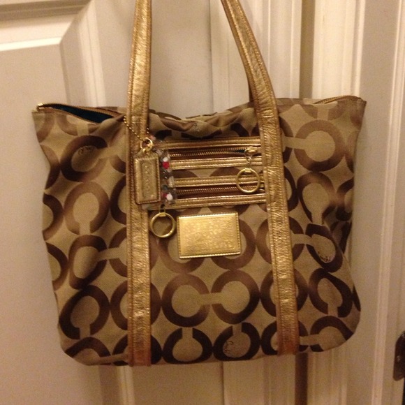 Authentic coach puppy bag" HOLD"