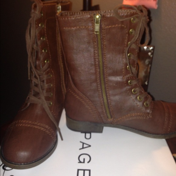 8.5 rampage combat boots open to offers