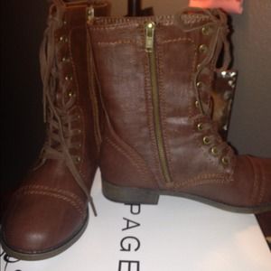 8.5 rampage combat boots open to offers