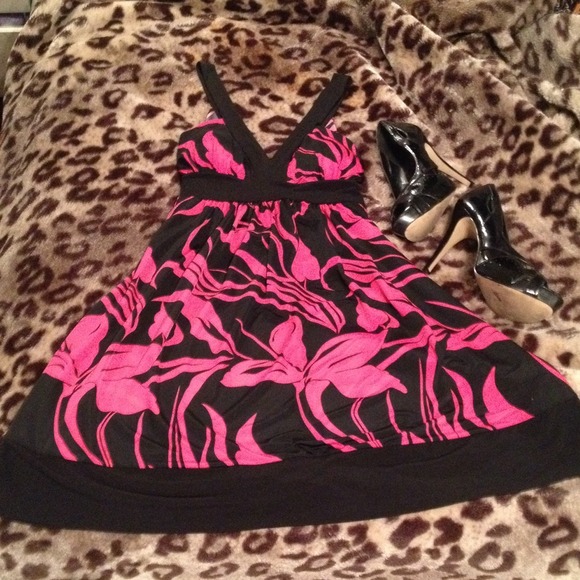 NWT Black & Hot Pink Dress w/Banded Hem