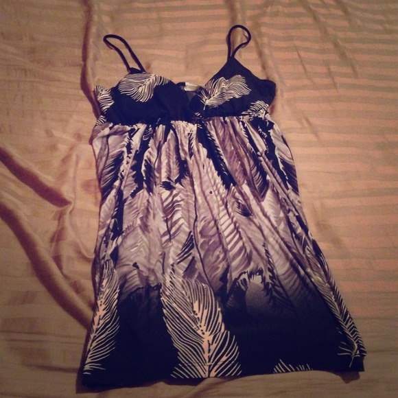 Kiwi short dress/long top with feather print