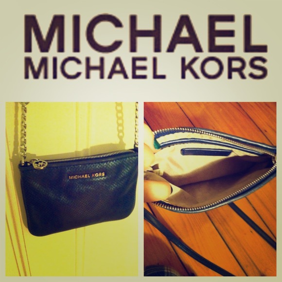 MICHAEL Michael Kors Handbags - FINAL SALE authentic Michael Kors navy cross body