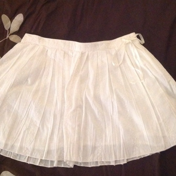 White Skirt With Small Crochet Floral AccentsNWOT.