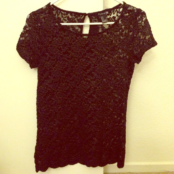 🚫SOLD IN BUNDLE🚫⬇️REDUCED! black & gold lace top