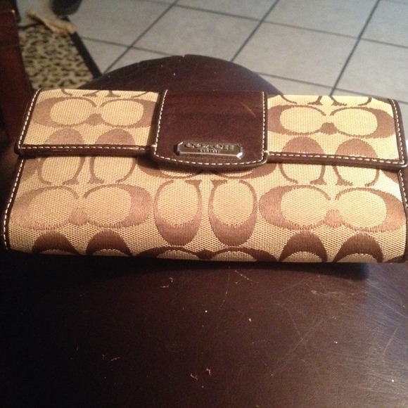 AUTHENTIC COACH CHECK BOOK WALLET