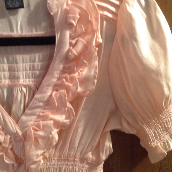 SOLD Cute Pale Pink Blouse Top. NWOT. - Picture 2 of 4