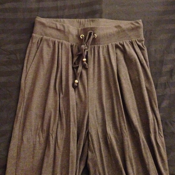 🚫FREE GIFT IN BUNDLE🚫 💟 H&M brown pants - Picture 1 of 3