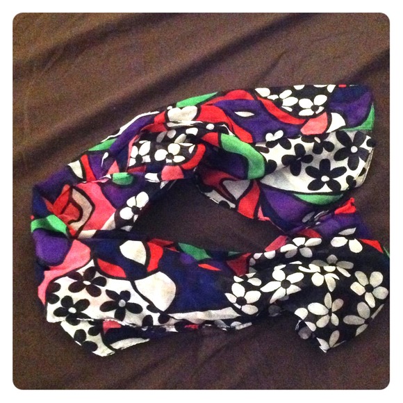 **SOLD** Fashion Floral Scarf. NWOT. - Picture 1 of 3